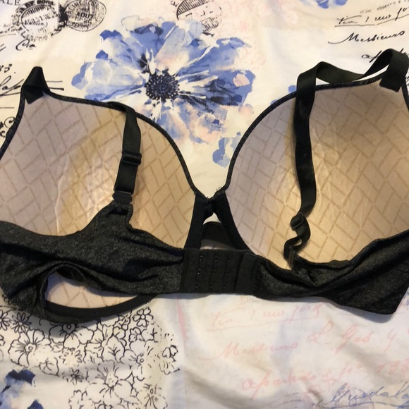 Victorias Secret push up bra..practically new - Picture 2 of 3
